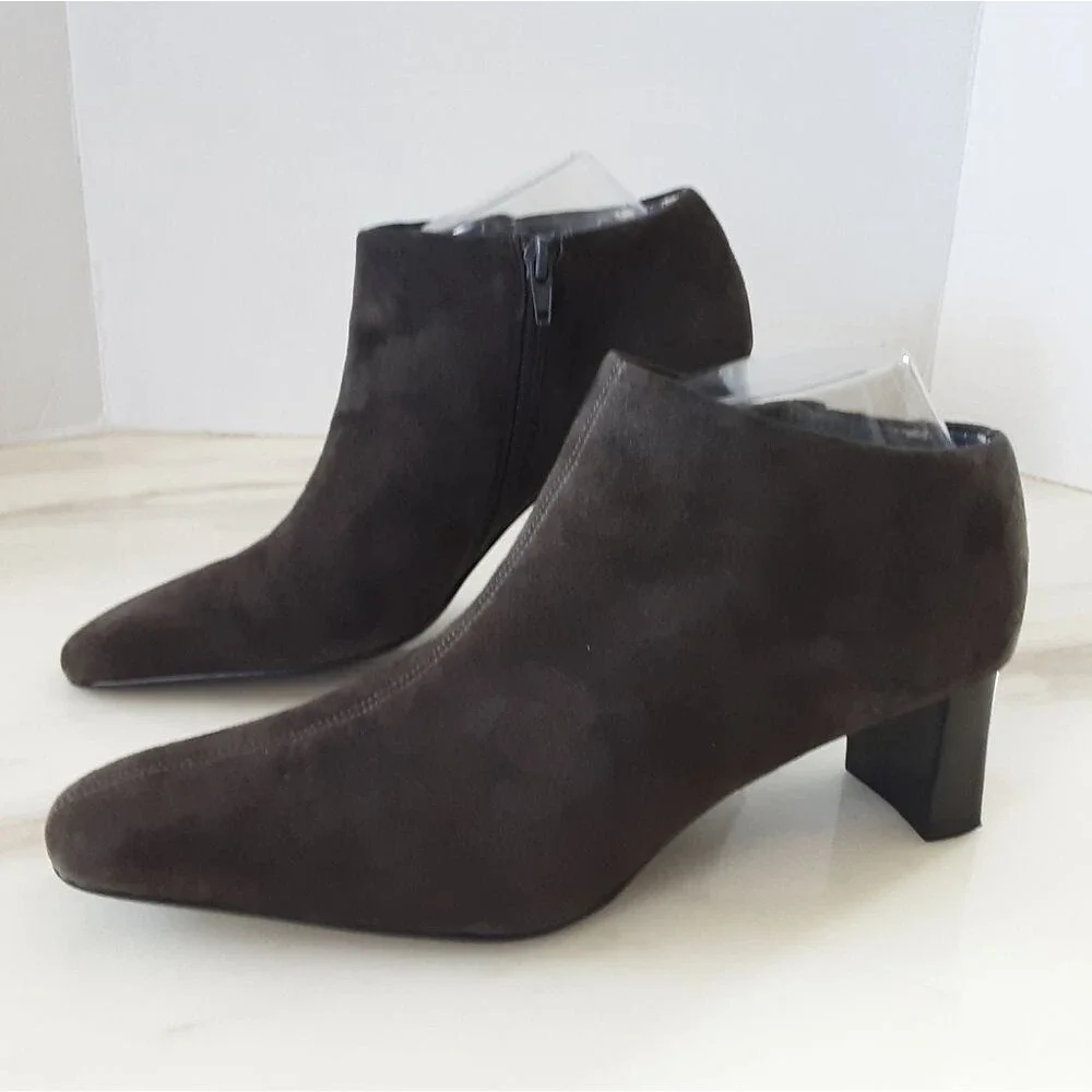 LORD & TAYLOR Flex Charcoal Gray Genuine Suede Bootie Sz 9